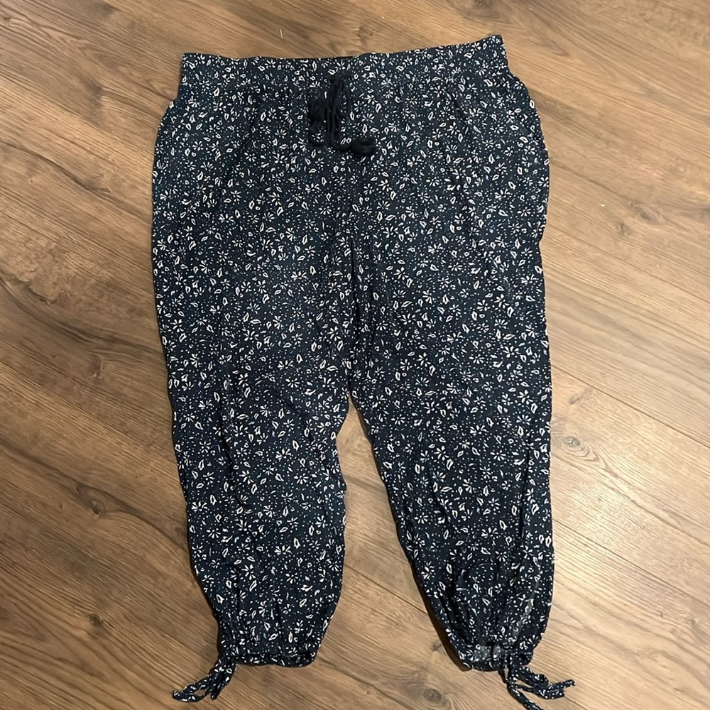 Lane Bryant blue white elastic waist cropped pants size 18/20